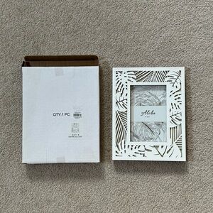 NWT Hawaii White Wood Picture Frame, 4 x 6